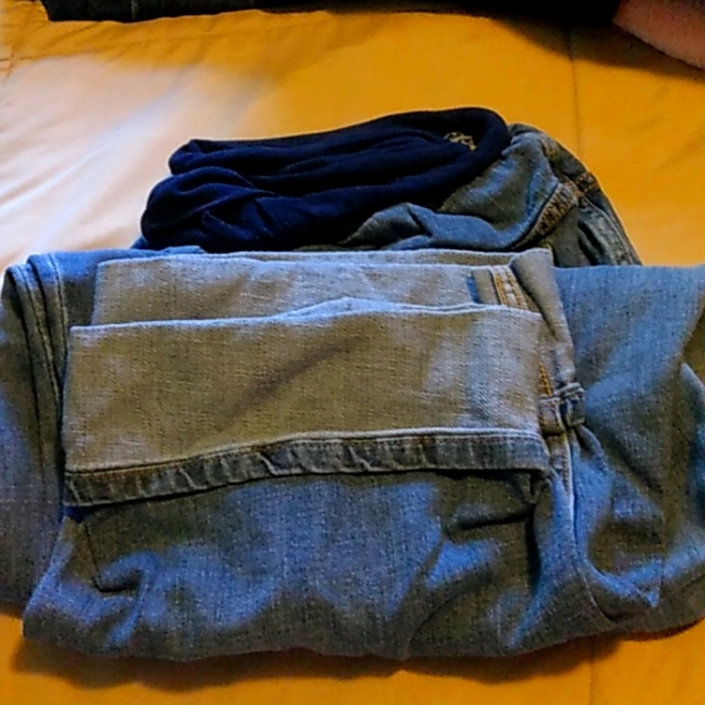Maternity capris